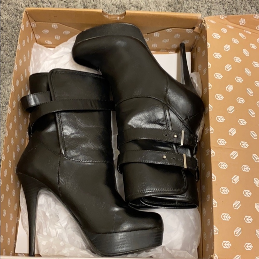 Black high heeled booties Sz 8